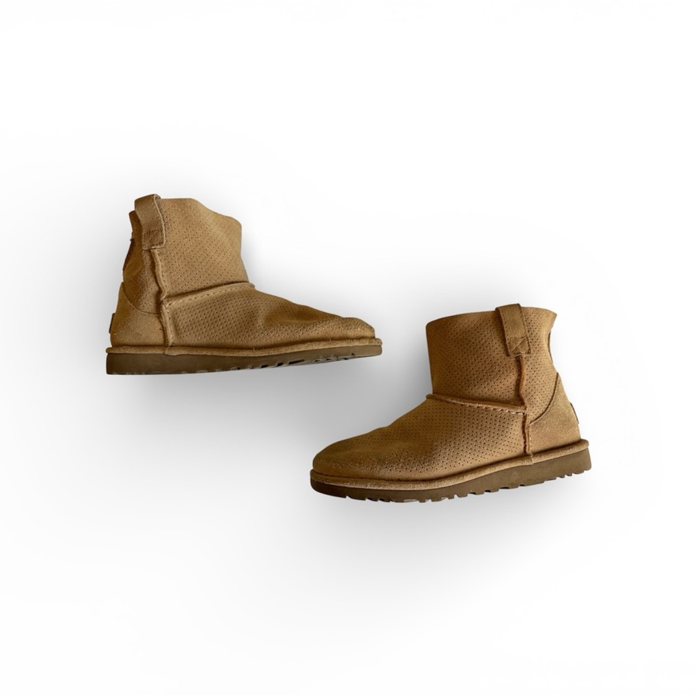 UGG MINI PERF Boots sz 7